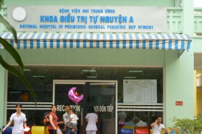 'Nếu tự ý chuyển viện tuyến trên, không có máy thở phải chịu'